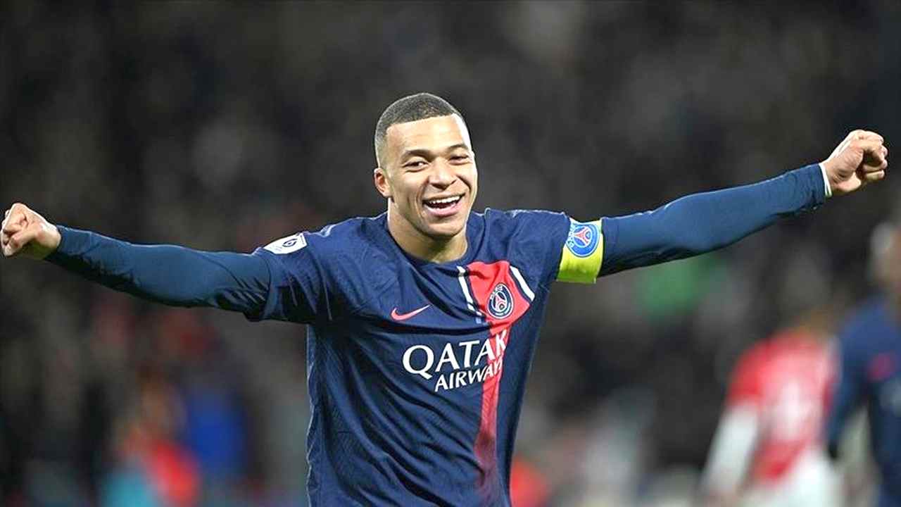 Real Madrid, Mbappe’yle 80 binden fazla taraftarın önünde sözleşme imzaladı