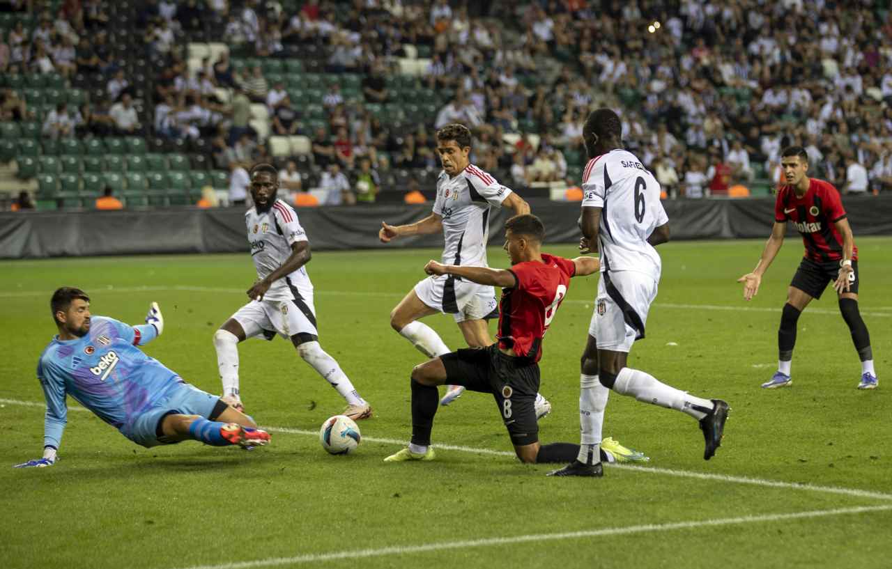 Rafa yıldızlaştı, Beşiktaş kazandı!