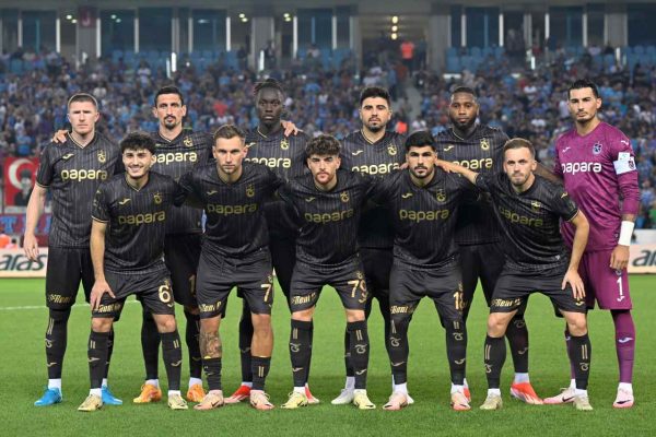 Trabzonspor, sahasında Rapid Wien’e yenildi