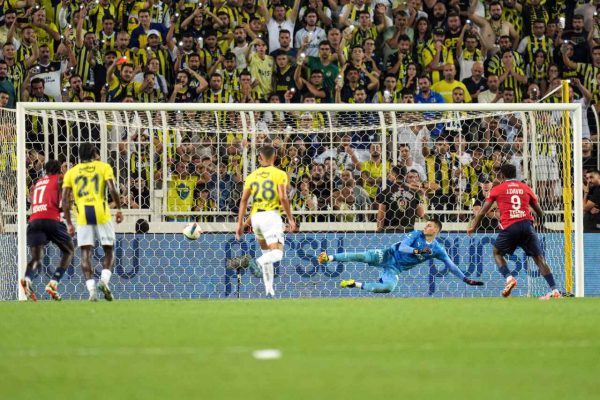 Fenerbahçe, Şampiyonlar Ligi’ne uzatmalarda havlu attı