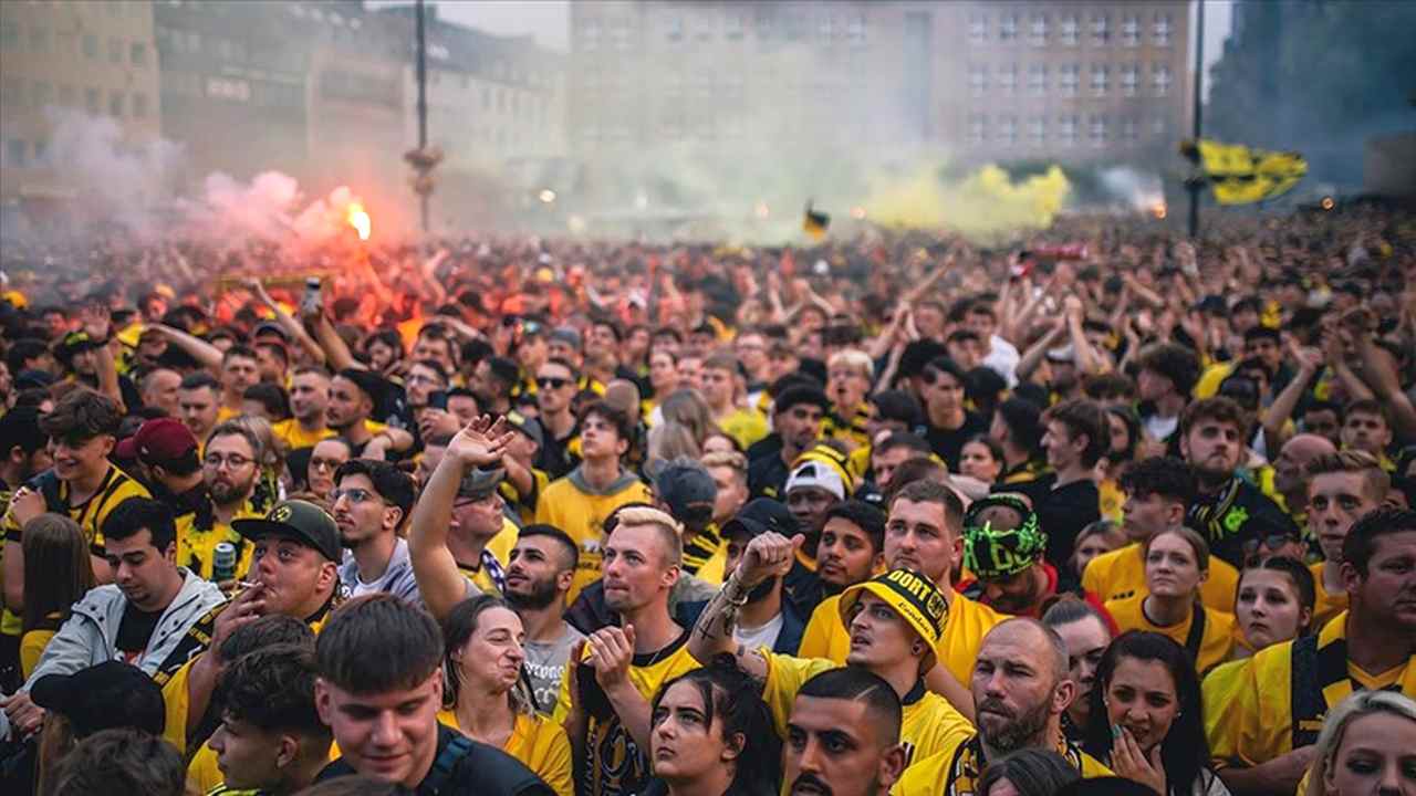 Borussia Dortmund taraftarları, silah üreticisi şirketle anlaşmayı protesto edecek