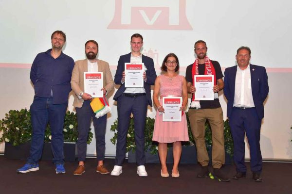 Wer wird Trainerin, Trainer, Schiedsrichterin, Schiedsrichter, Spielerin und Spieler des Jahres 2024! Jetzt abstimmen!