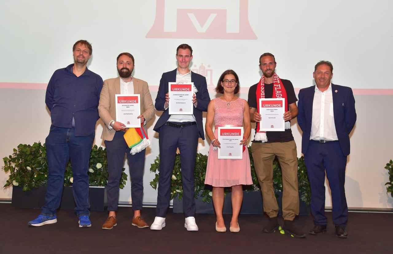 Wer wird Trainerin, Trainer, Schiedsrichterin, Schiedsrichter, Spielerin und Spieler des Jahres 2024! Jetzt abstimmen!
