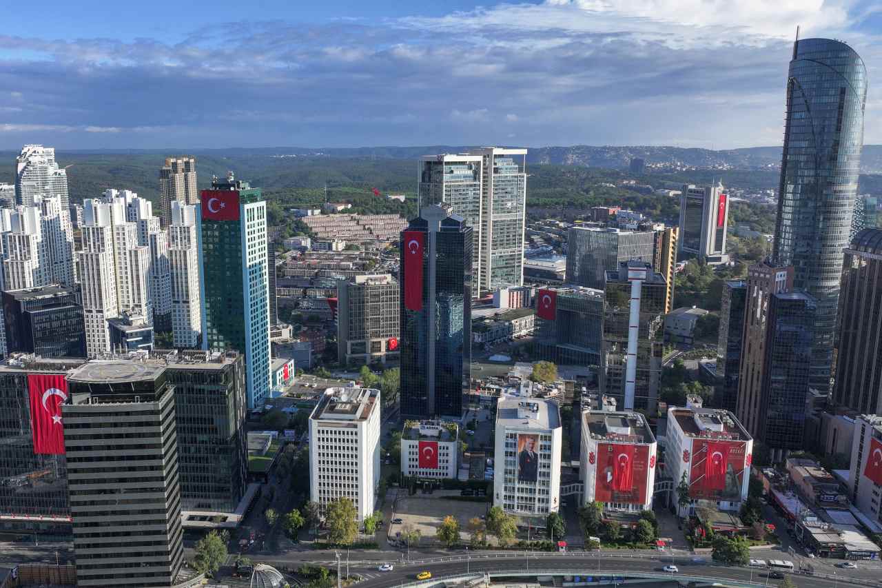 Dalganan sende şafaklar gibi ey şanlı hilal