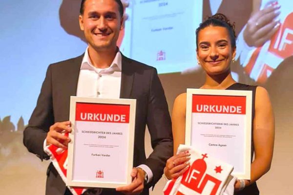 Yılın hakemini seçtiler: Türk hakemleri Cemre ve Furkan!