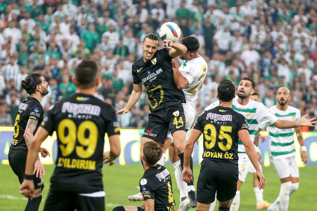 Bursaspor’un 3. Lig maçını 43 bin 160 taraftar izledi