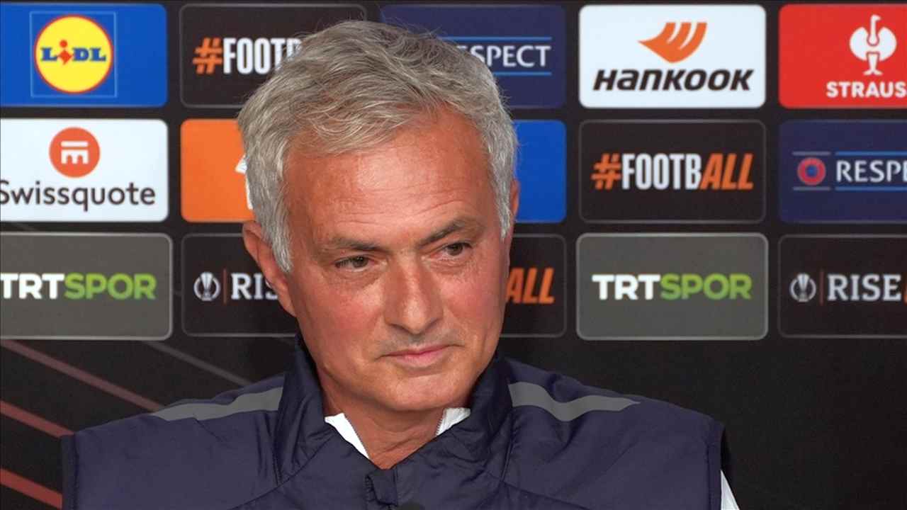 Fenerbahçe Teknik Direktörü Mourinho: Eğer Manchester United bugün kolay bir maç olacağını düşünürse, yanılır