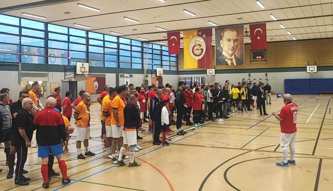 Cumhuriyet’in 101. yaşı, Hamburg’da Salon Futbol Turnuvası’nda çoşkuyla kutlandı
