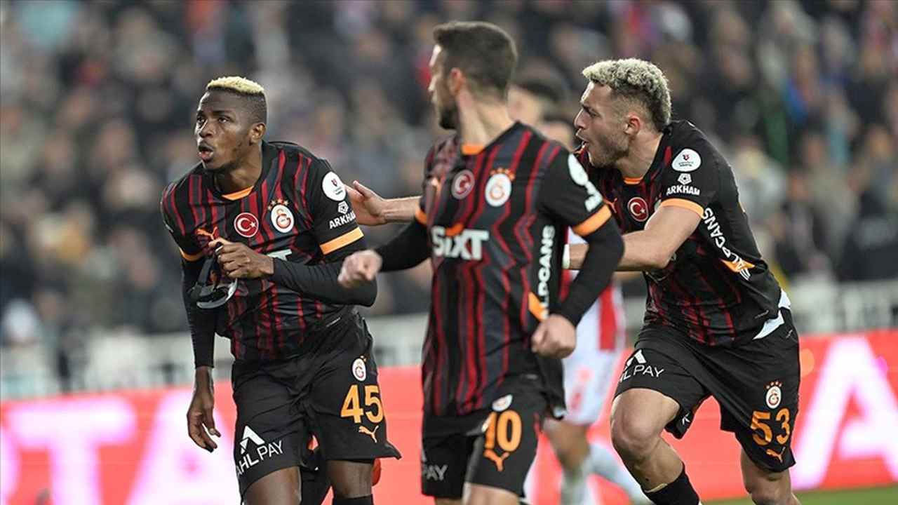 Sivasspor deplasmanından galibiyetle dönen Galatasaray, zirvede puan farkını açtı