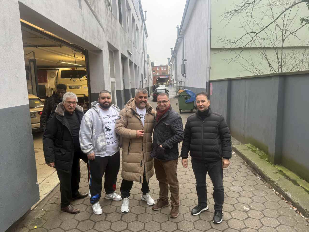 Ali Şimşek seçim çalışmasını “Barmbeker Autohaus”da yaptı