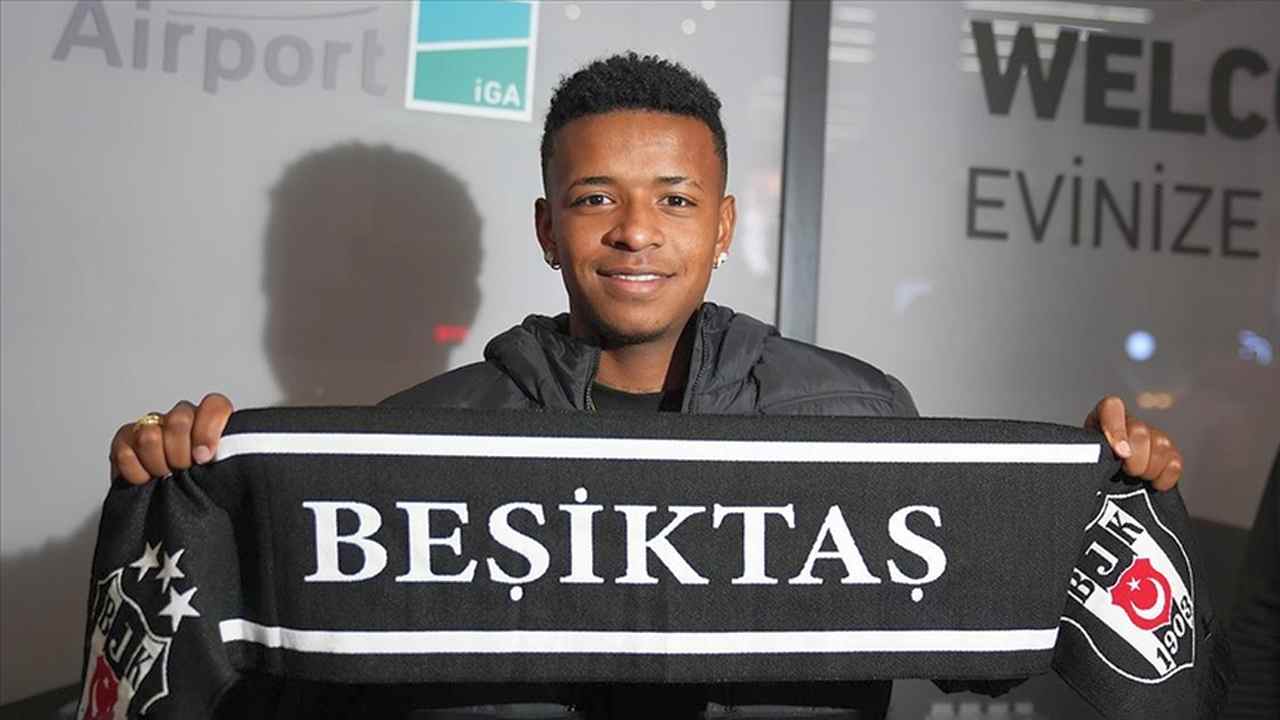 Beşiktaş’ın yeni transferi Arroyo, İstanbul’a geldi