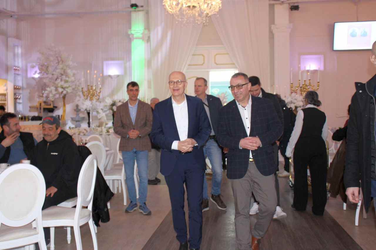 Hamburg’un Sevilen İki Yüzü: Peter Tschentscher ve Ali Şimşek’ten Muhteşem “Hamburg Birlikte” Etkinliği