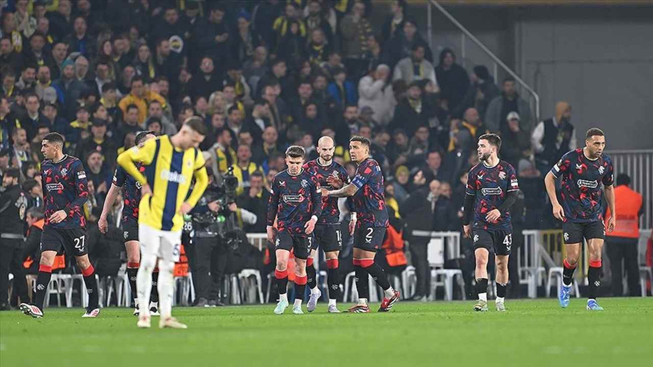 Fenerbahçe, UEFA Avrupa Ligi’nde turu zora soktu