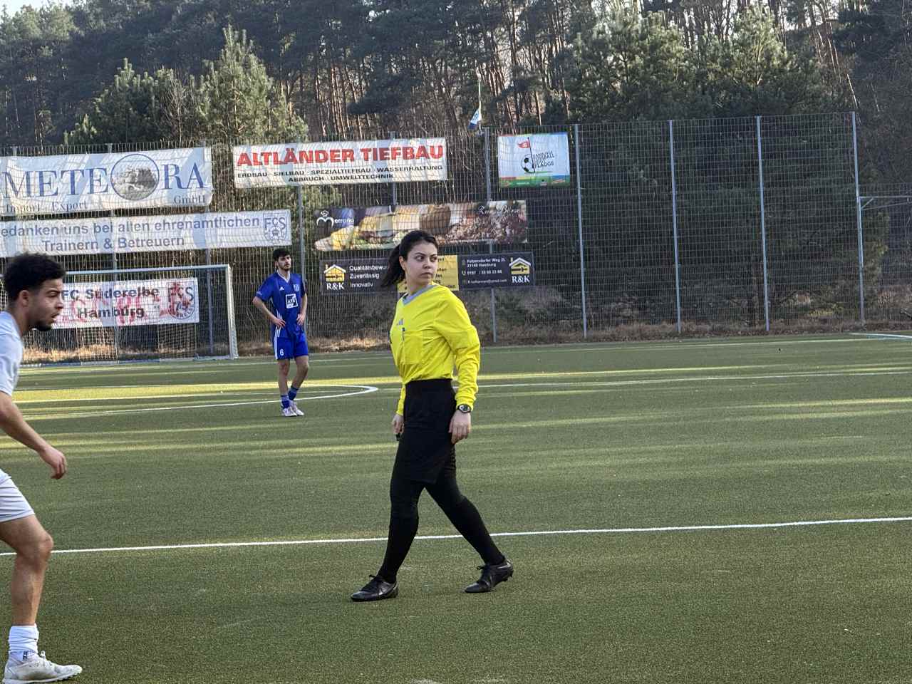 Aslı Gök, Bezirksliga maçını başarıyla yönetti