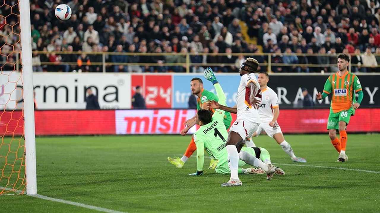 Galatasaray, deplasmanda Corendon Alanyaspor’u 2-1 yendi