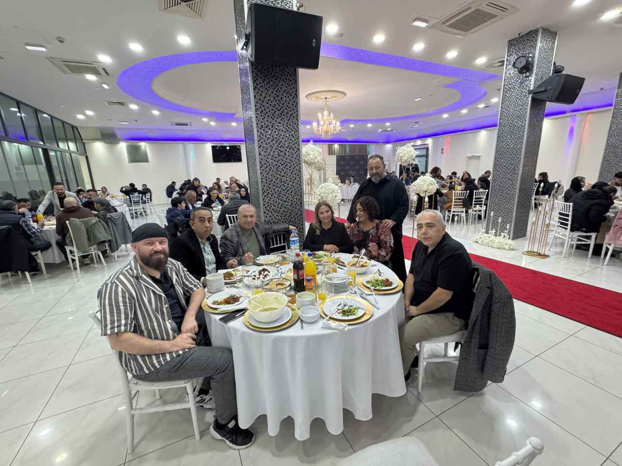 Le Grand Event Salonu İftar Yemeği verdi