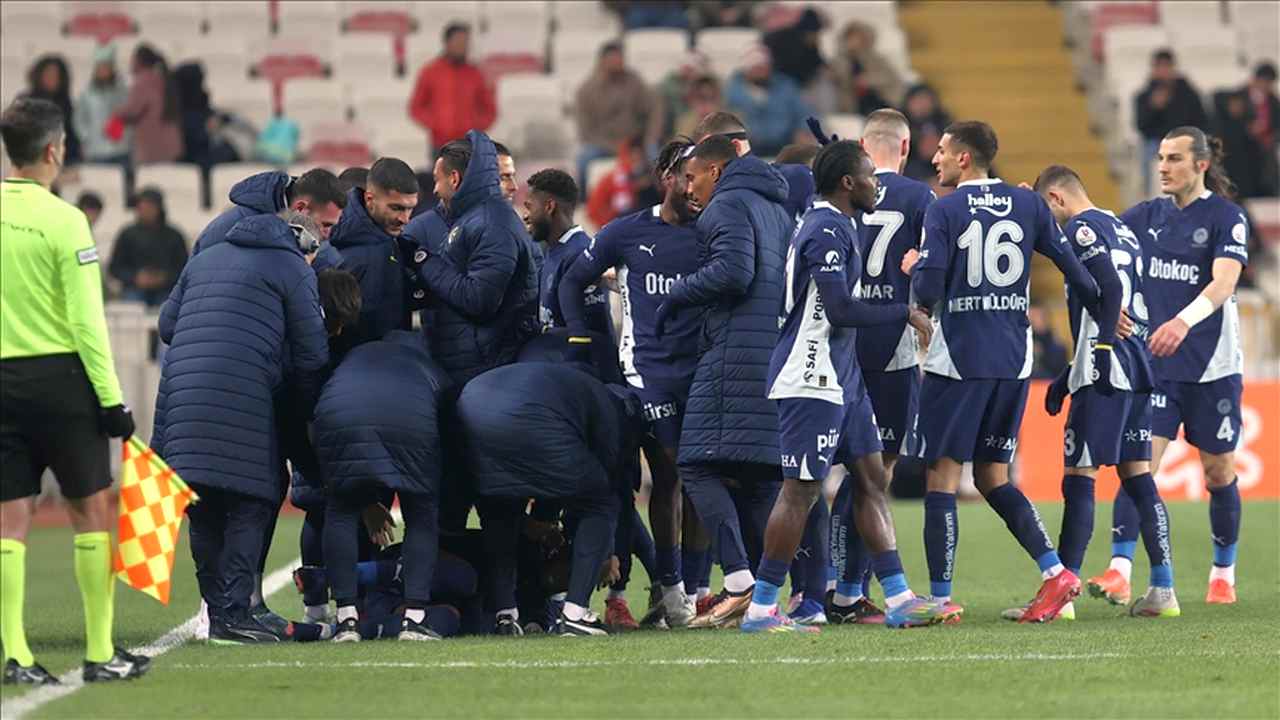 Fenerbahçe, Net Global Sivasspor deplasmanından üç puanla döndü