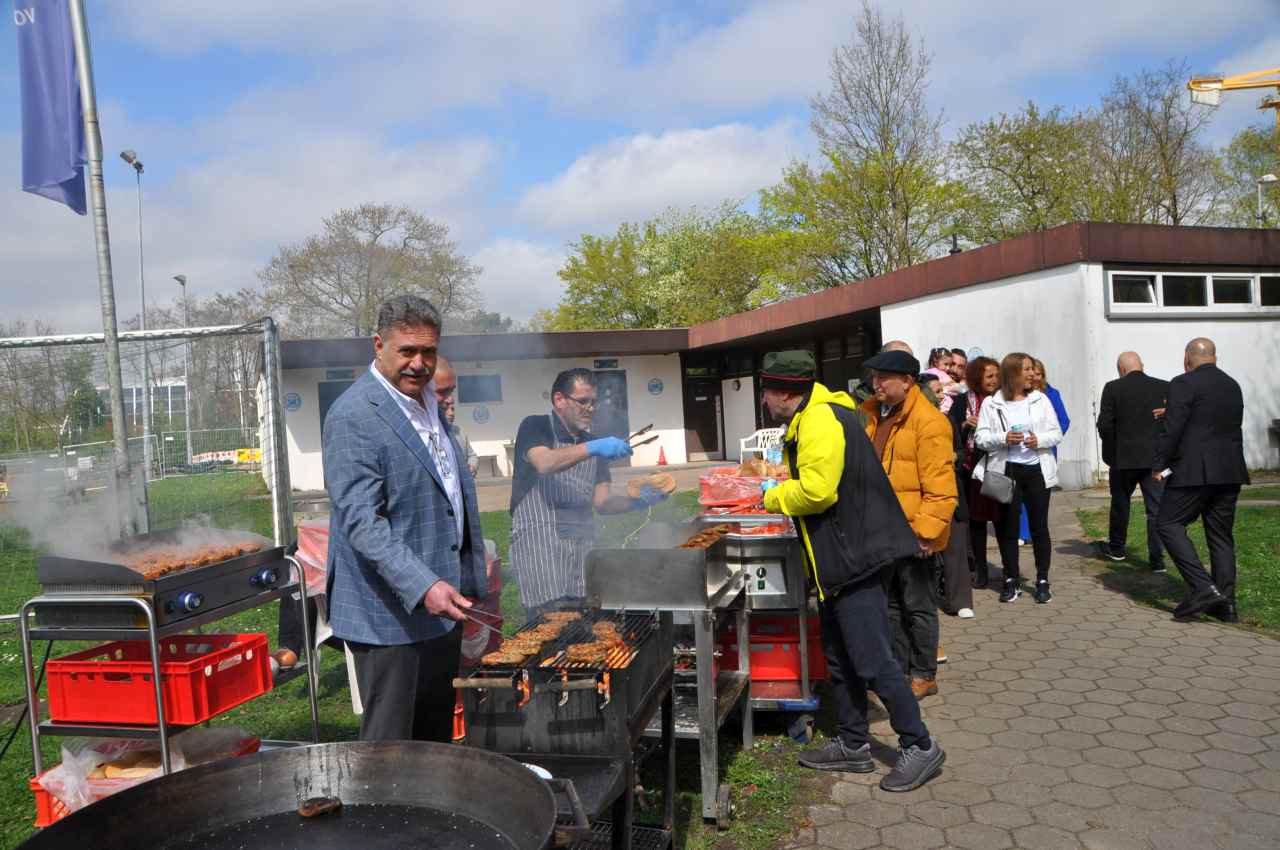 Hamburg’da bütün renkler ”Beşiktaş”ın Bahar Şenliği’nde eğlendi