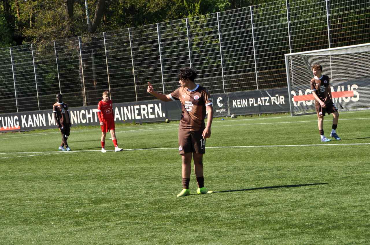 St.Pauli’nin Genç Yıldızı Efe Türkkan’dan Muhteşem Performans: Takımını sırtladı