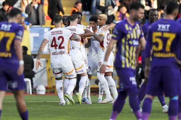 Lider Galatasaray, Eyüpspor’u 5 golle geçti