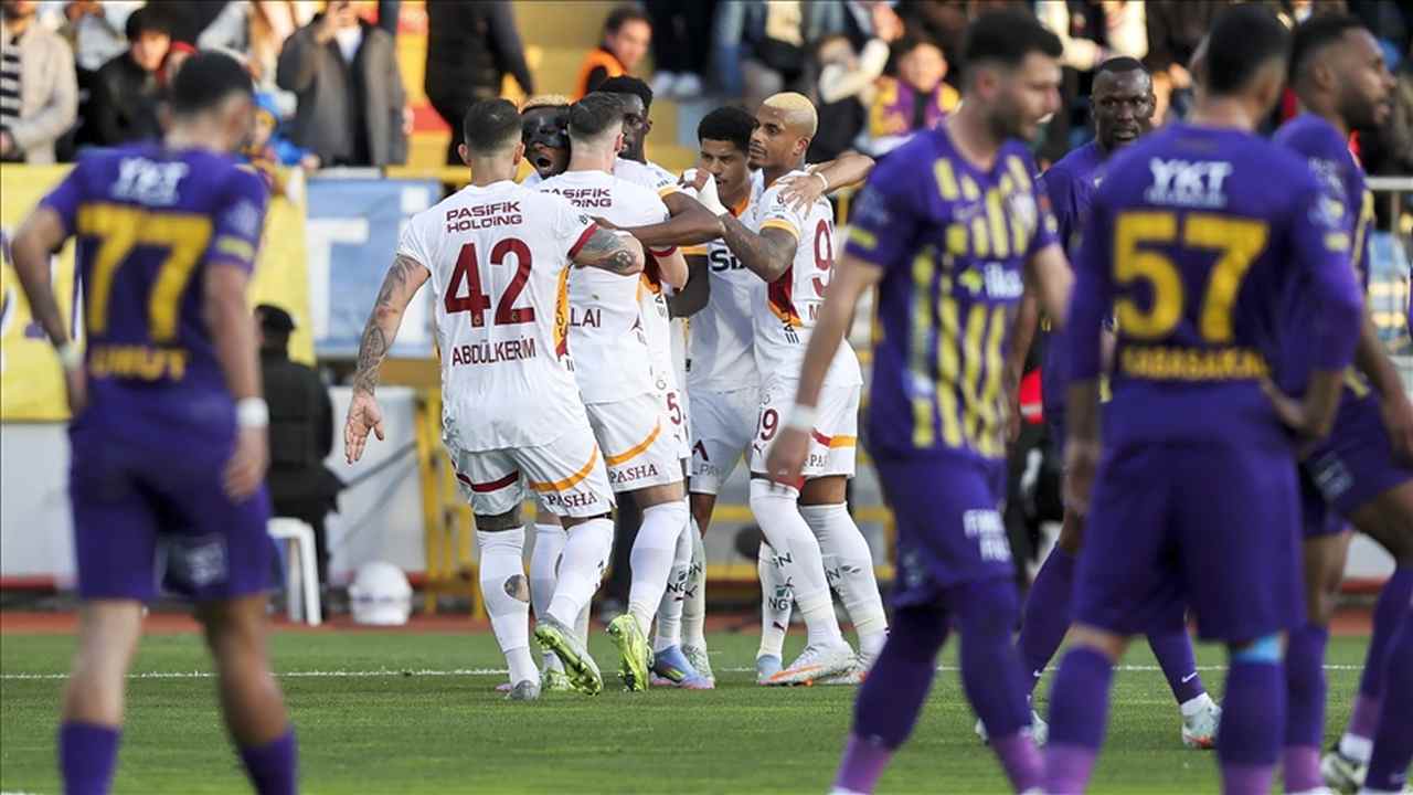 Lider Galatasaray, Eyüpspor’u 5 golle geçti