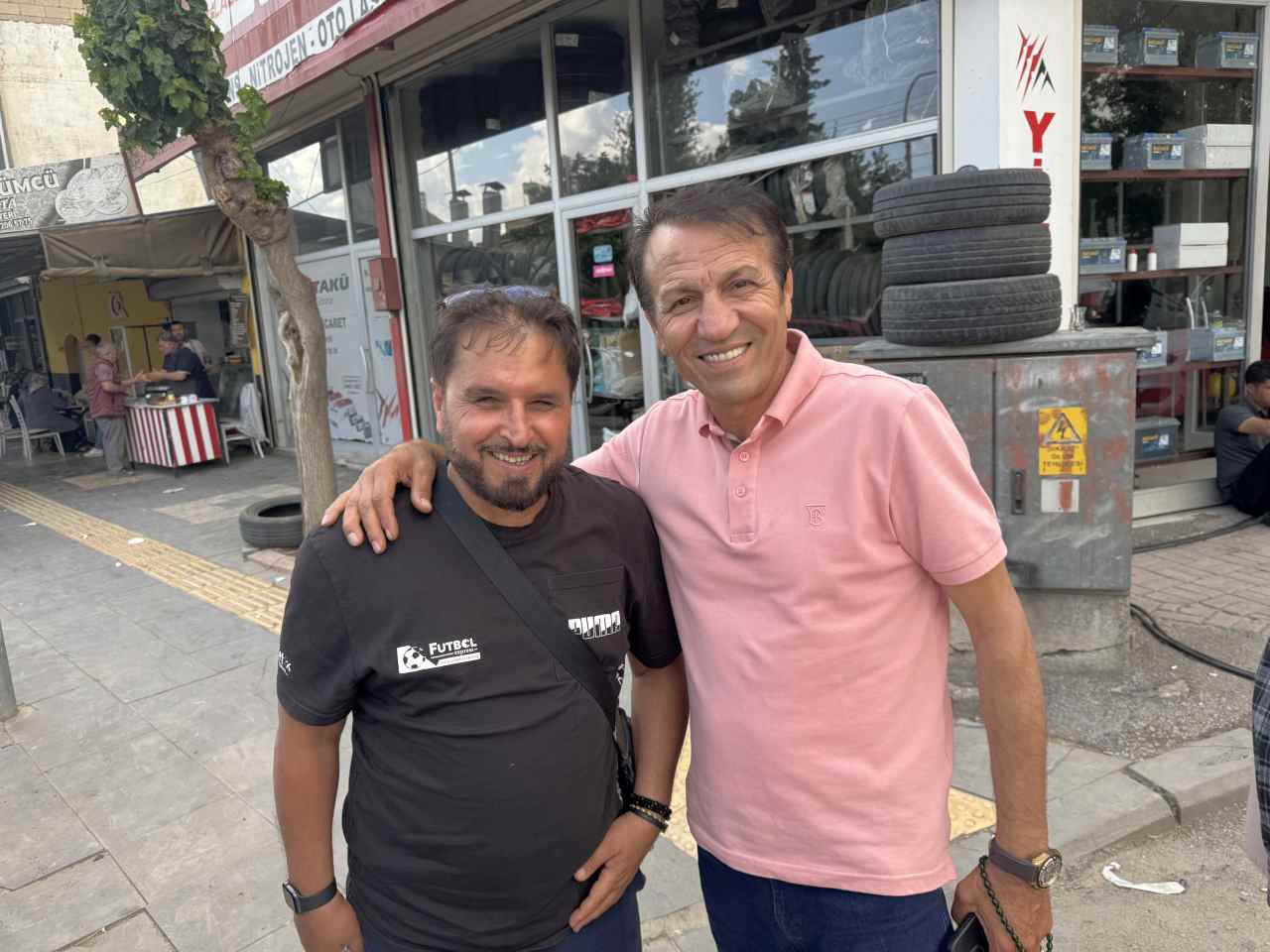 Futbolexpress, Yanık Sesli Sanatçı Mehmet Yakar ile Kilis’te Buluştu