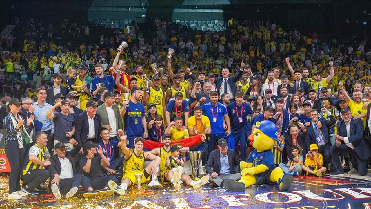 Fenerbahçe, ikinci kez Avrupa basketbolunun zirvesinde