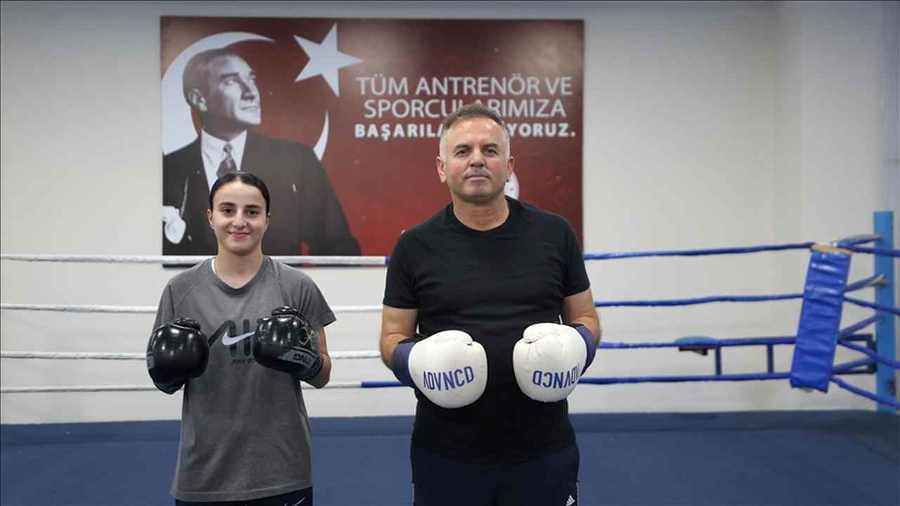 Boksör okul müdürünün şampiyon öğrencisi