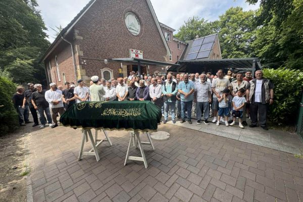 Hamburg’da Acı Gün: Gülfiye Keskin Kartal Dualarla Uğurlandı