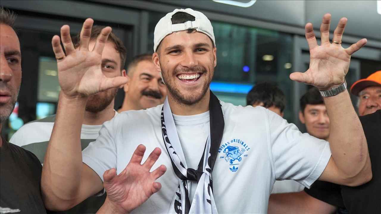 Beşiktaş’ın transfer görüşmesi yaptığı David Jurasek, İstanbul’a geldi
