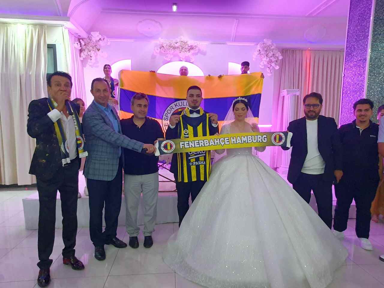 FB’li Mehmet Yakar Sahnedeydi, Sarı-Lacivert Coşku Zirvedeydi
