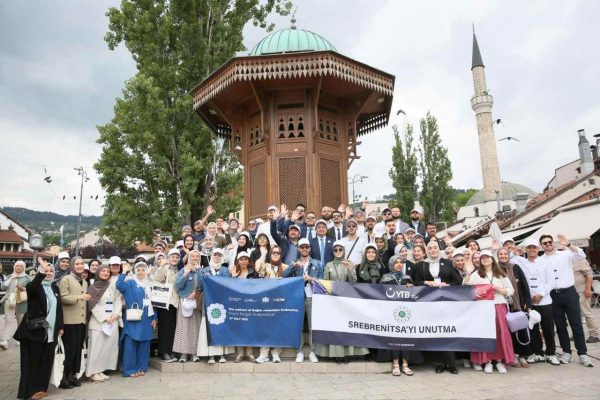 Srebrenitsa Soykırımı’nın 30. yılı kapsamında YTB, Bosna’da akademi programları ve yürüyüşler düzenledi. 