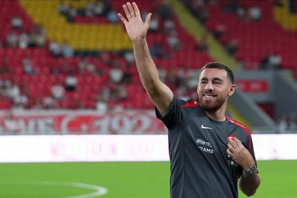 Beşiktaş Kulübü, Orkun Kökçü’nün transferi için görüşmelere başlandığını duyurdu