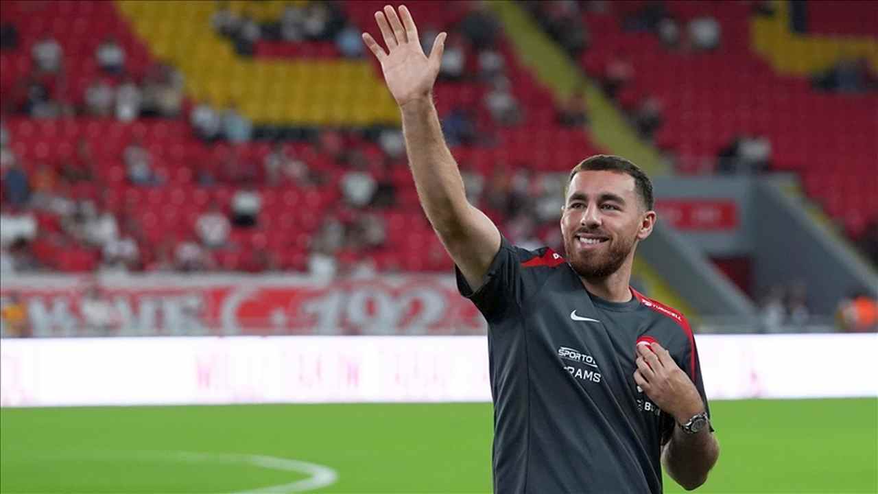Beşiktaş Kulübü, Orkun Kökçü’nün transferi için görüşmelere başlandığını duyurdu