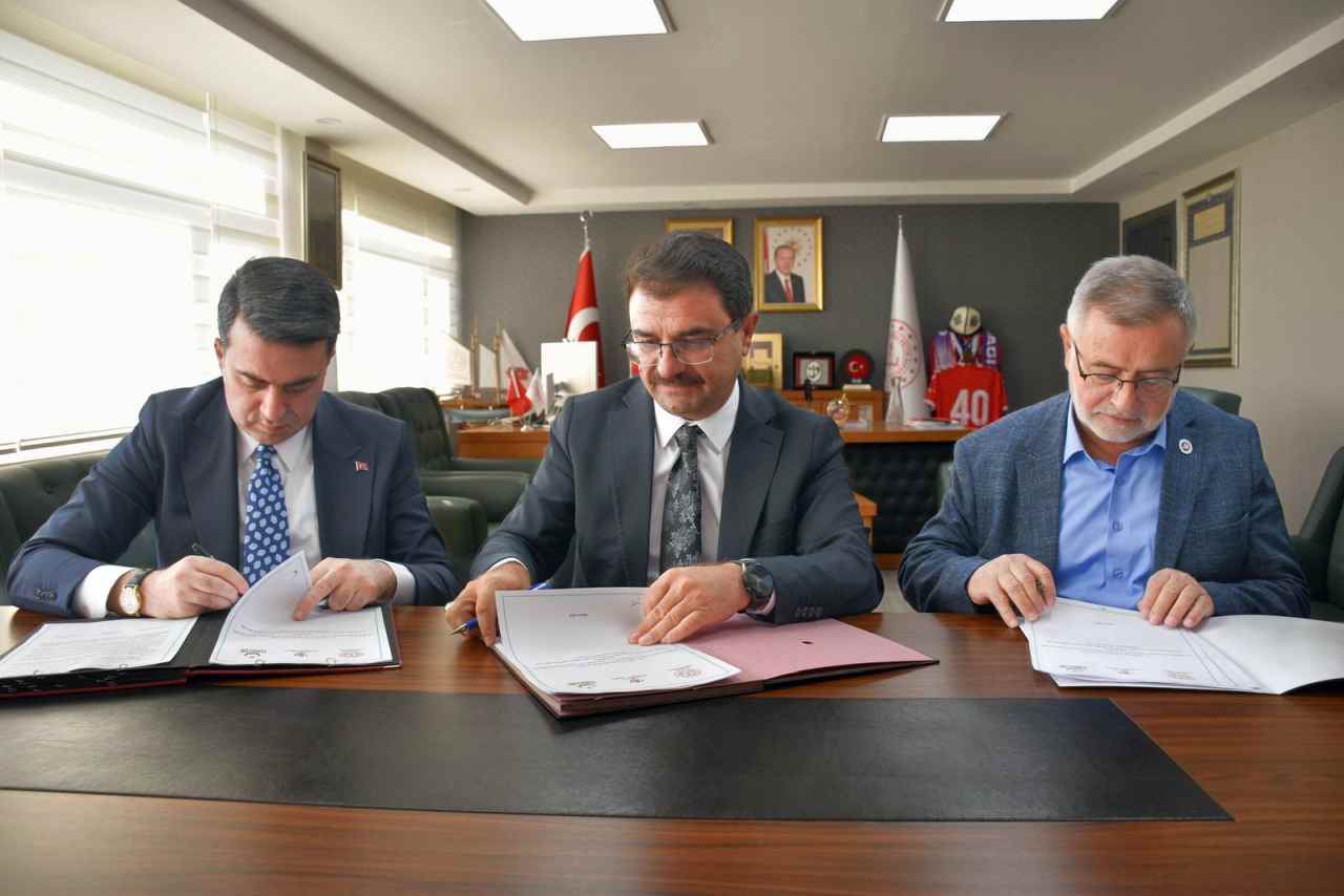 MEB, YTB ve TDV Arasında “Uluslararası Anadolu İmam Hatip Liseleri İş Birliği Protokolü” İmzalandı