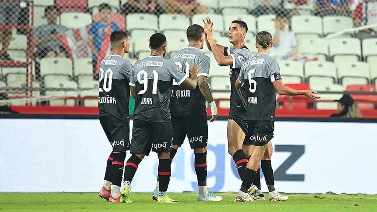 Fatih Karagümrük, deplasmanda Antalyaspor’u mağlup etti