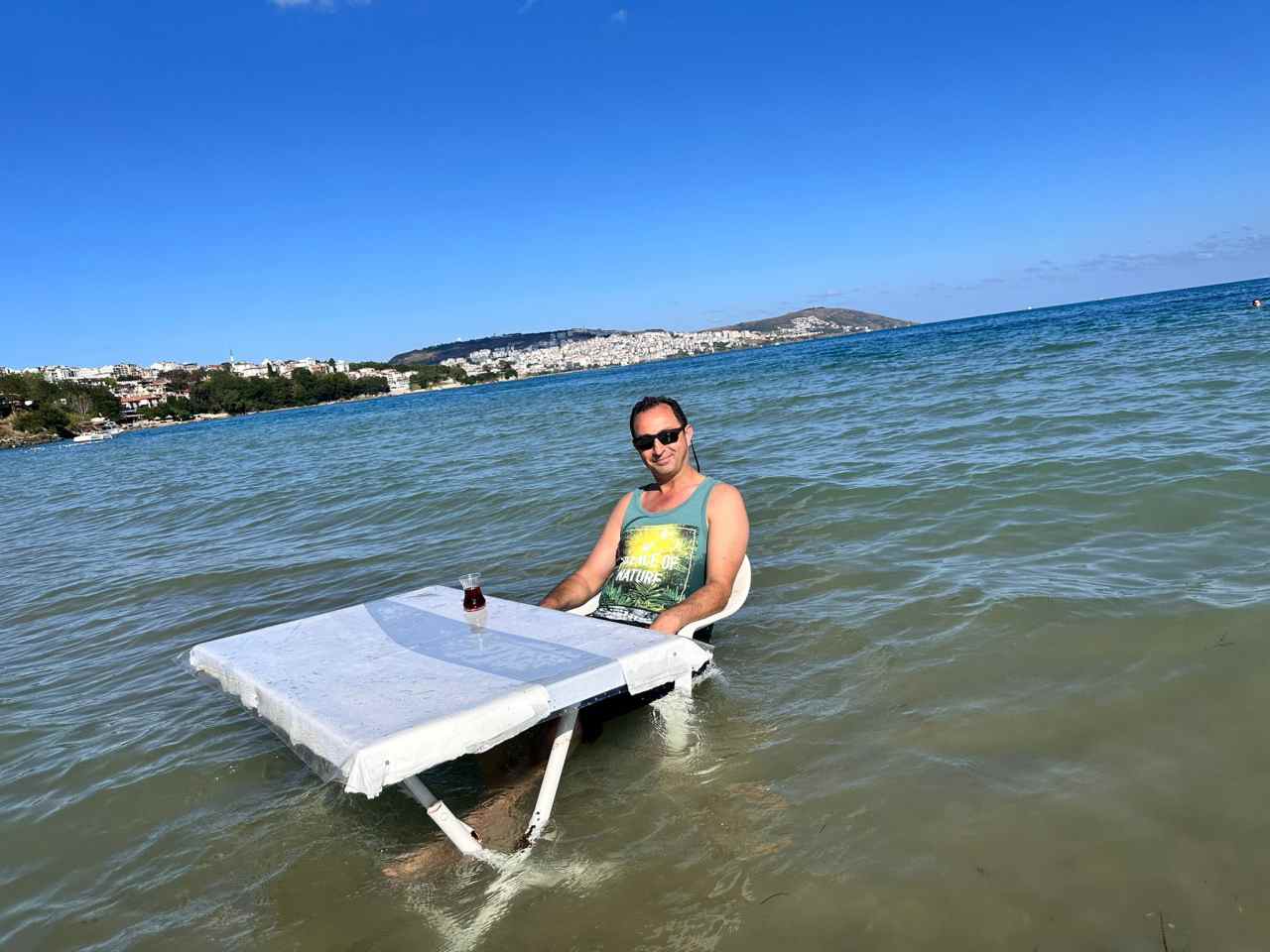 Denize Sıfır Masada Tatil Keyfi: Erdal Altuntaş Sinop’ta