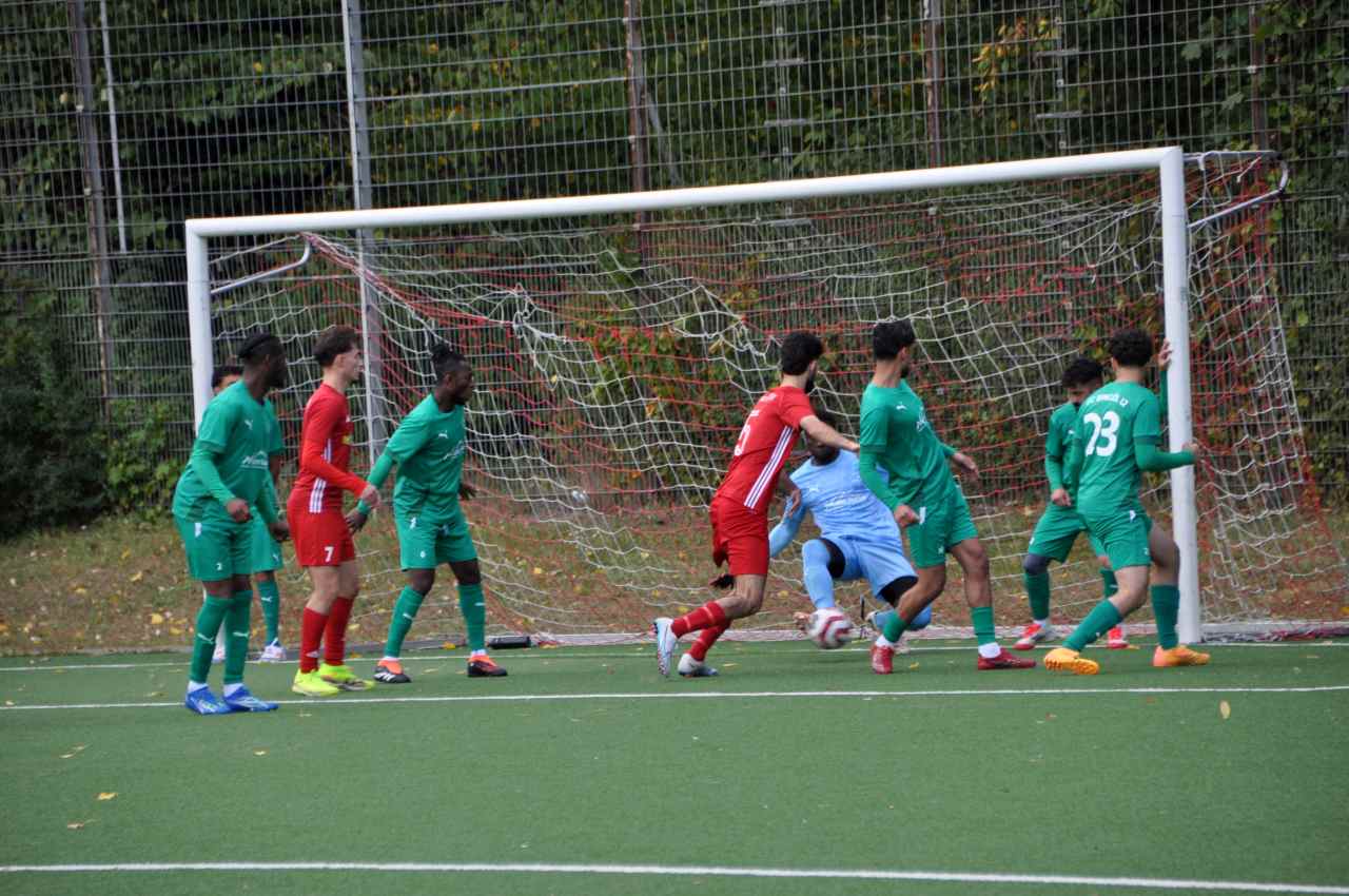 Tribünden Hakem, Sahadan 8 Gol: Bezirksliga 2’de Unutulmaz Derbi