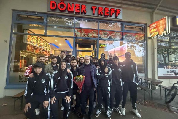 Döner Treff 25. Yılında Harburg Türkspor’la Ön Kutlama Yaptı