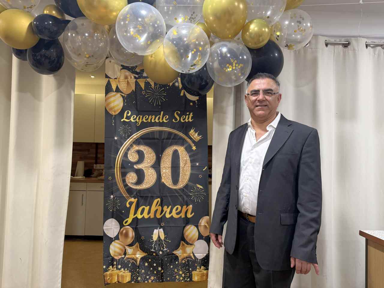 Hamburg’da DEVK’nin Tecrübeli İsmi Şeref Arslan’a 30. Yıl Onuru