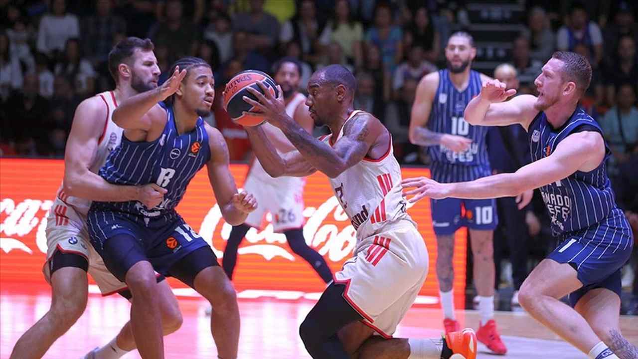 Anadolu Efes, Bayern Münih’i 74-72 yenerek Avrupa Ligi’nde 4. galibiyetini aldı