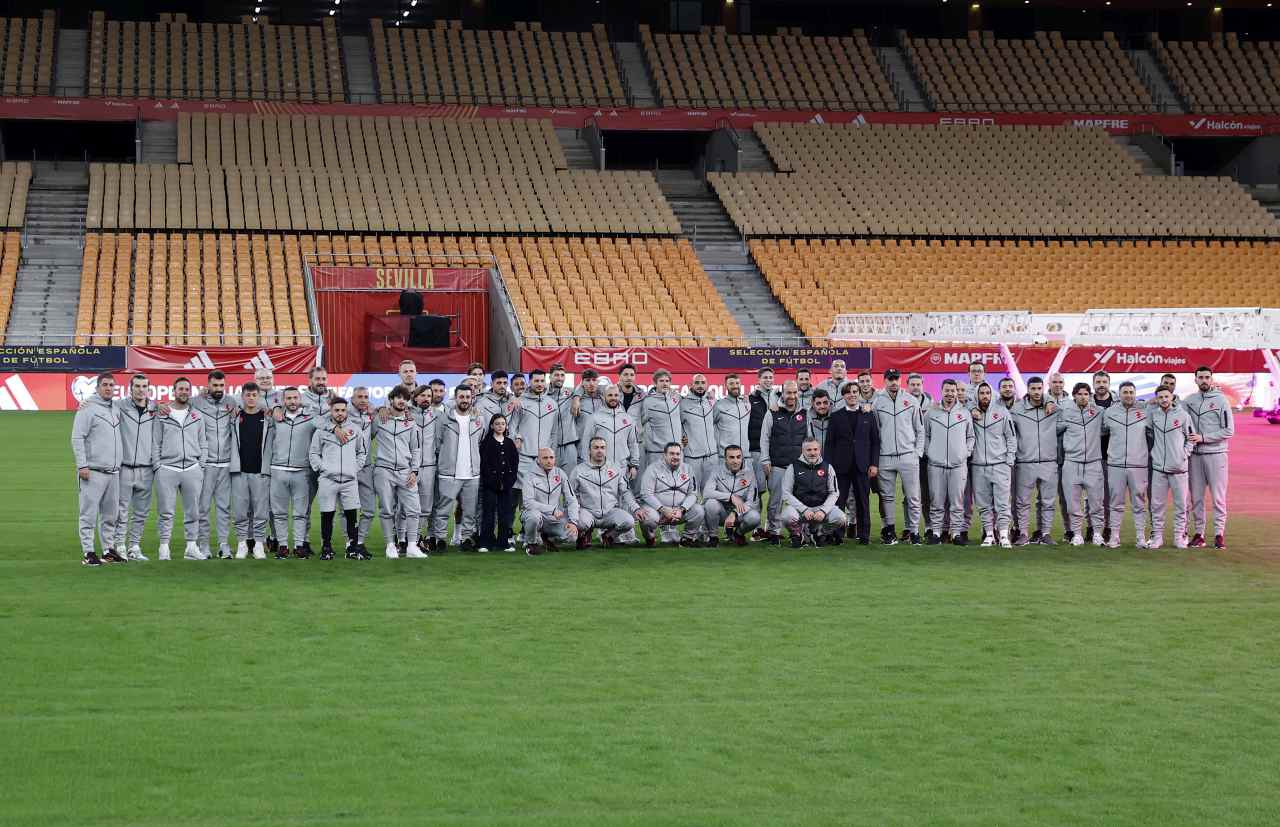 A Milli Futbol Takımı, La Cartuja Stadı’nda yürüyüş yaptı