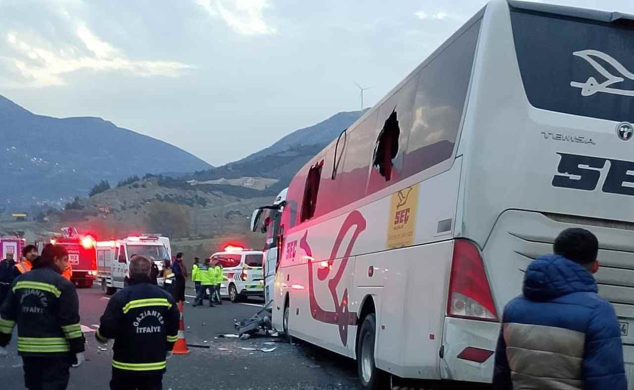 SEÇ Otobüsü ile Tır Çarpıştı: Osmaniye’de Büyük Felaket